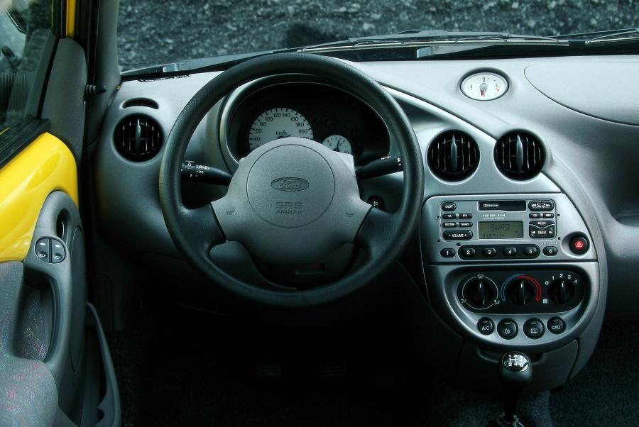Интерьер Ford Ka 1996 года  (фото 50 из 110)